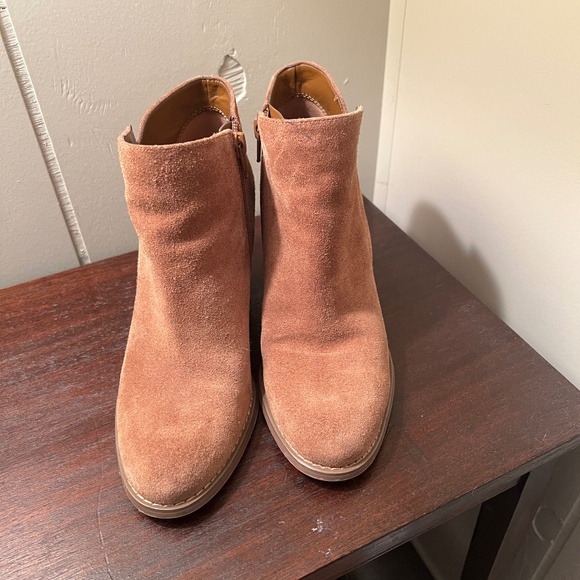 COPY - Guess brand women’s booties, suede, size 6 1/2. Color: golden brown. - Picture 1 of 3